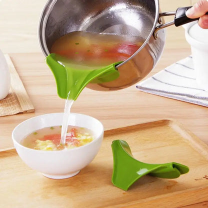 Silicone Liquid Funnel - Anti-spill Portable Slip-On Pour Soup Spout Funnel Gadget for Pots, Pans, Bowls, and Jars - Kitchen Tools